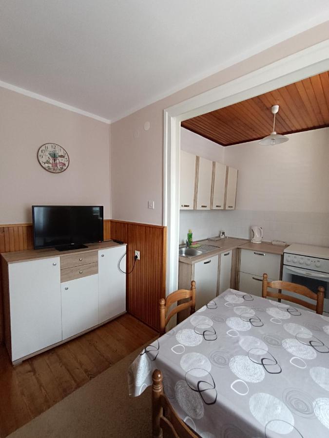 Apartment Hinic Vrhovine Exterior photo
